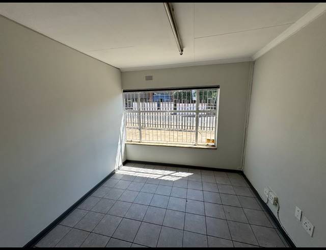 400M² WAREHOUSE TO LET IN WYNBERG